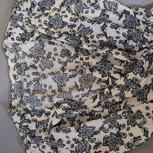 NWOT honey belle longsleeve wrap Dress with design - Picture 2 of 5